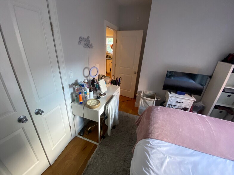 Building Photo - 719 Parker St