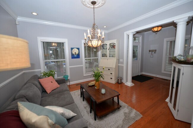 Building Photo - Walk to Naval Hospital! Beautiful Home, Gr...