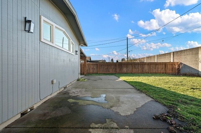Building Photo - 2577 Elysium Ave