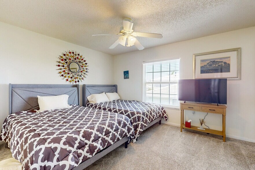 Building Photo - 65 Marco Villas E