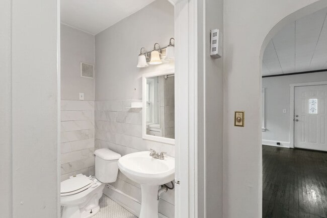 Building Photo - MADISONVILLE - Charming 3+ Bed Cape Cod