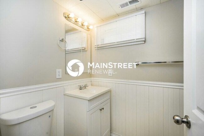 Building Photo - 3 Bedroom Pet-Friendly Home in LOUISVILLE,...