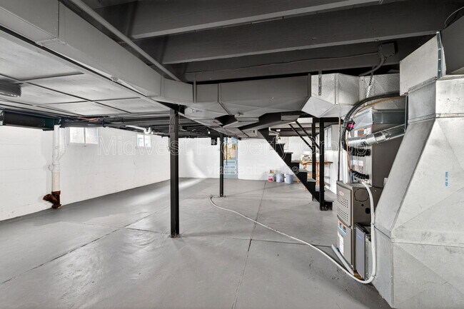 Building Photo - 5324 Nagel Ave