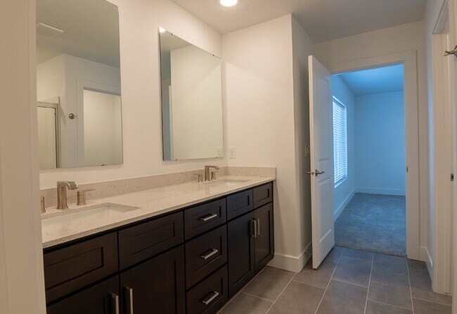 Building Photo - "READY NOW! 3-Bed PLUS Office-Townhouse Retreat in Eagle, ID – Spacious Living with 2.5 Baths!"