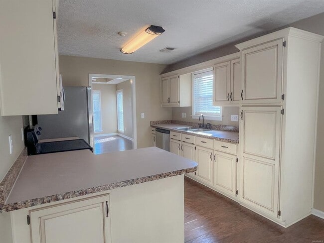 Building Photo - 153 JamesTown Loop