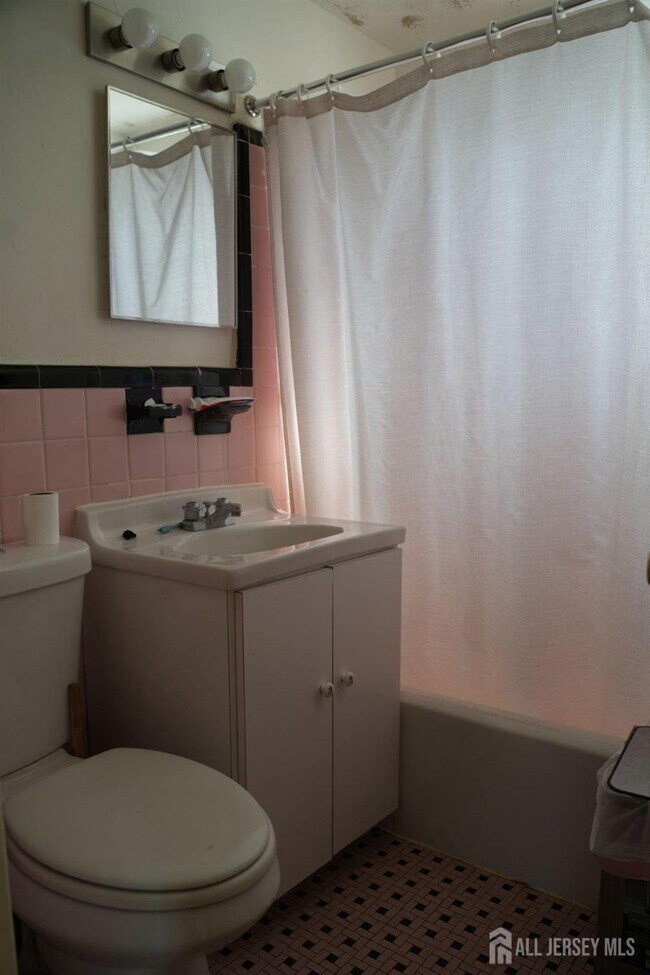 Building Photo - 413 Paderewski Ave