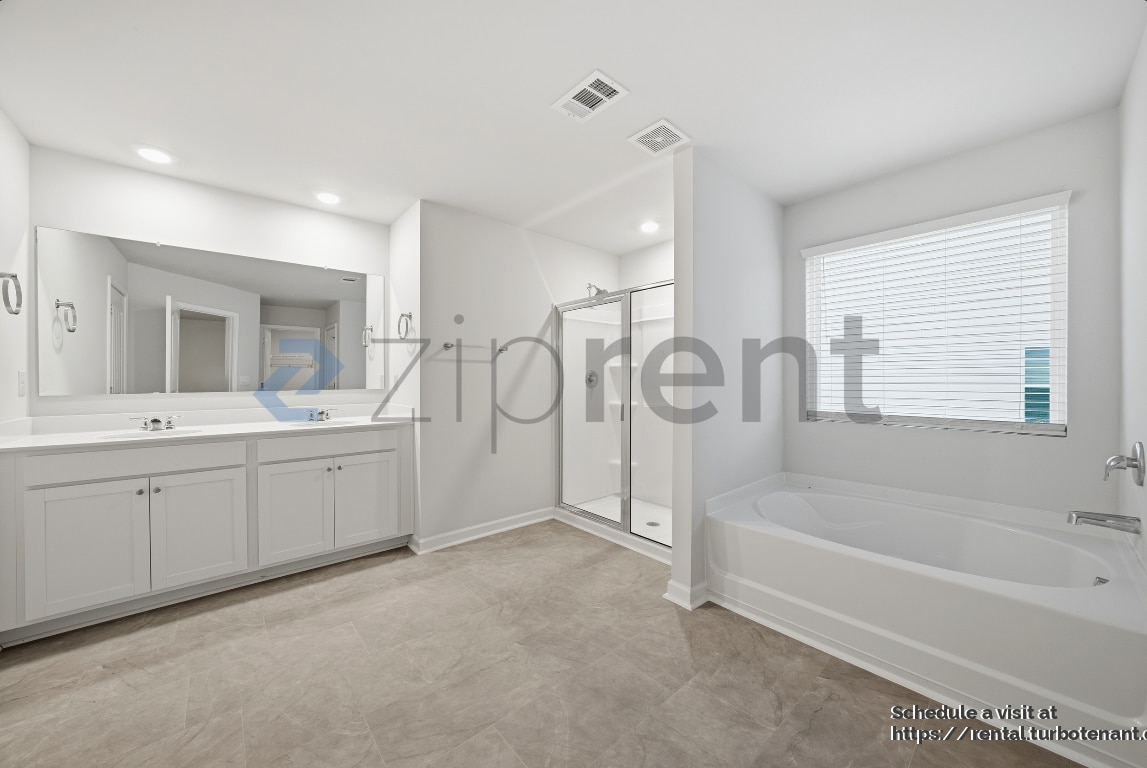 Building Photo - 2438 Bayberry St