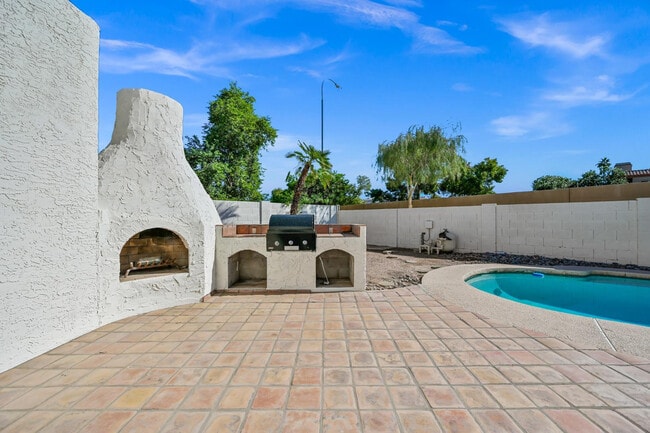 Building Photo - 7725 E Rovey Ave