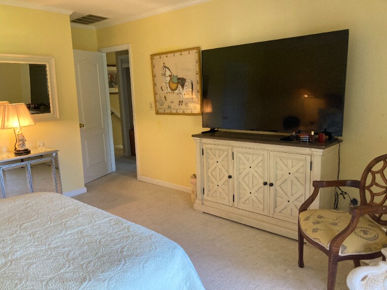 Building Photo - 50 Linden Ct