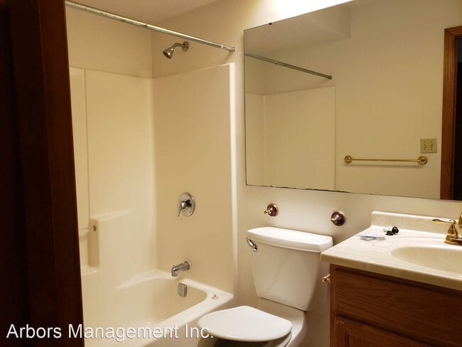 Building Photo - 3 br, 3.5 bath House - 152 WOODBINE DR