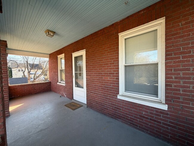 Building Photo - Grandin Home!