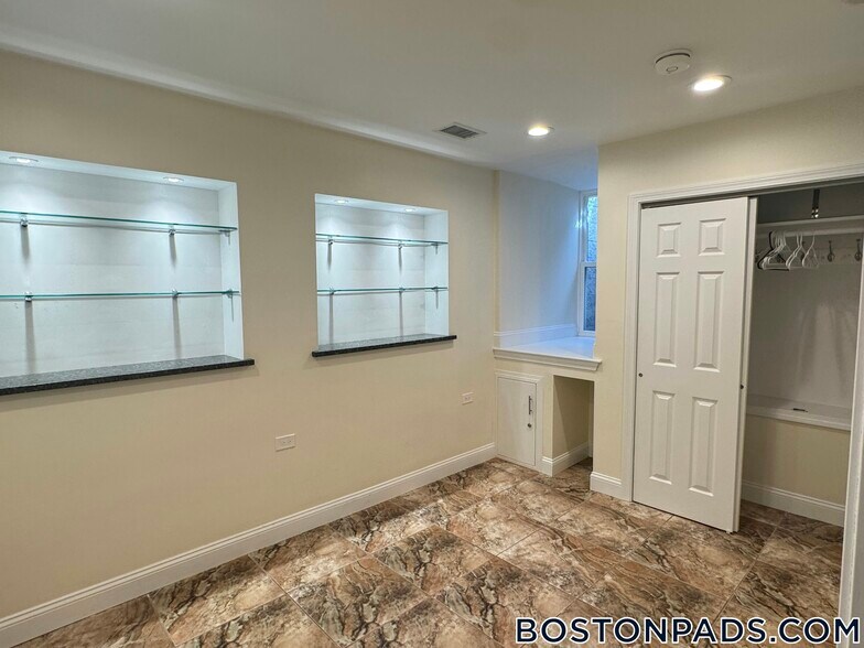 Building Photo - 25 St Marys Ct