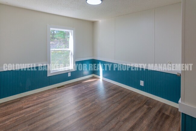 Building Photo - 1108 Shady Ln