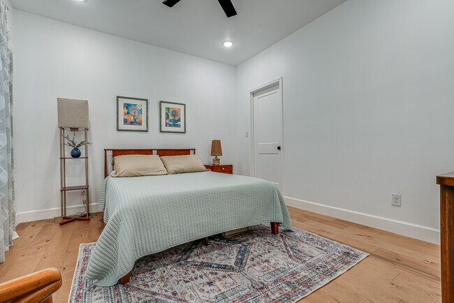 Building Photo - 211 Gibson