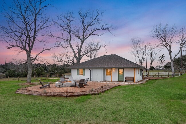 Building Photo - Meadow View Manor