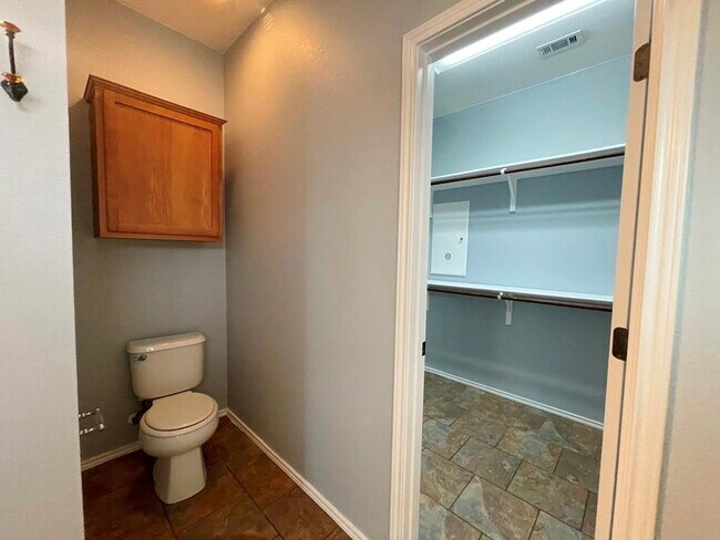 Building Photo - 9432 Castle Pines Dr