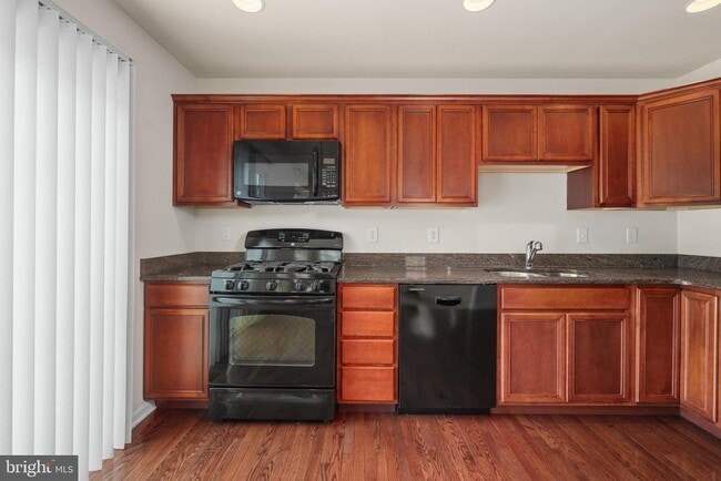 Building Photo - 4165 Bunker Hill Dr S