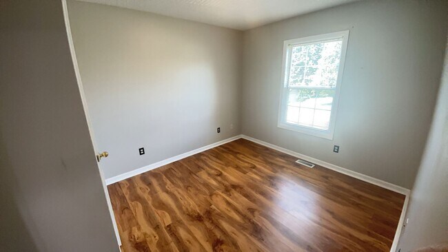 Building Photo - Thanksgiving SPECIAL! 3 bed/2bath in Jones...