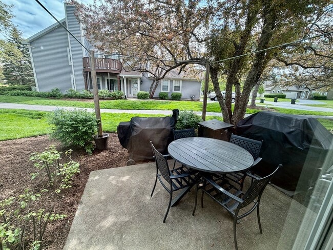 Building Photo - 1353 Ridgefield Cir