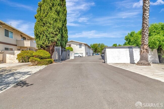 Building Photo - 46728 Crawford St