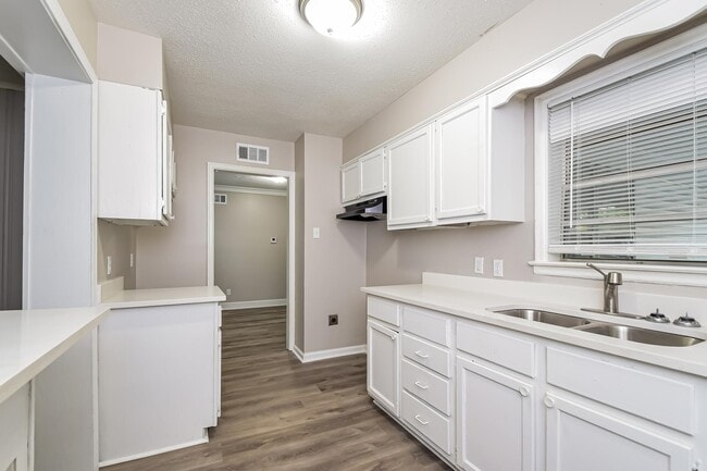 Building Photo - 5041 Davis Cove