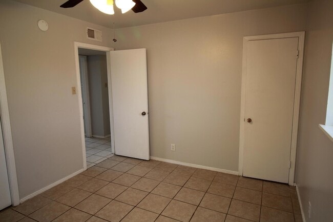 Building Photo - 5725 Waycross Ave