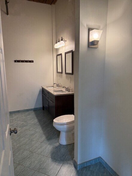 Building Photo - 3426 Conrad St