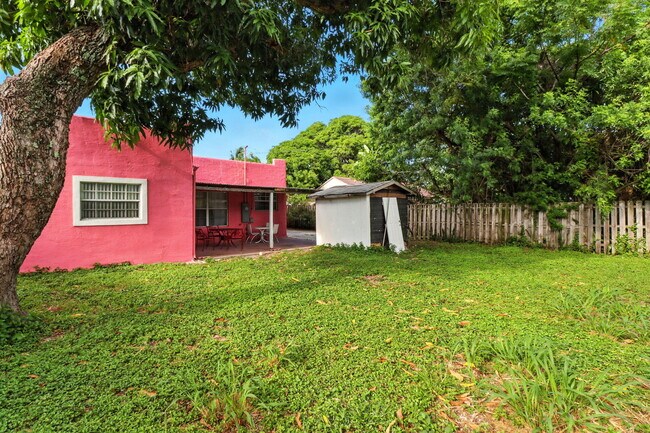 Building Photo - 423 Kern St