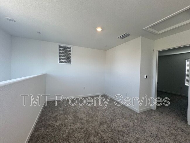 Building Photo - 867 Lk Pk Cir