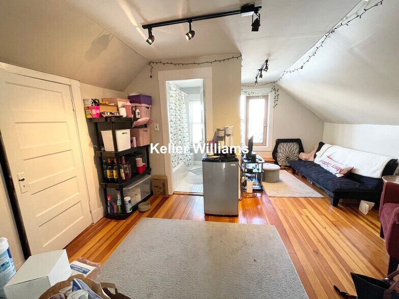 Building Photo - 76 Parker Hill Ave