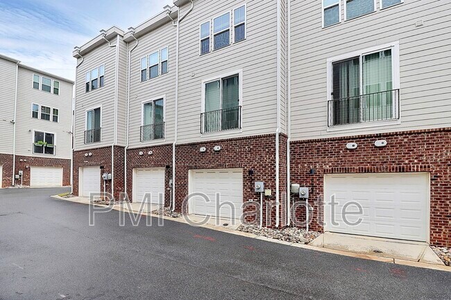 Building Photo - 519 Old Mill Rd