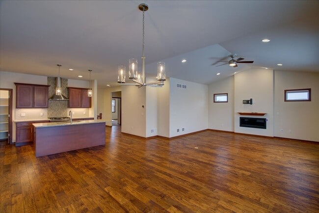 Building Photo - 525 Dragon Willow Ln
