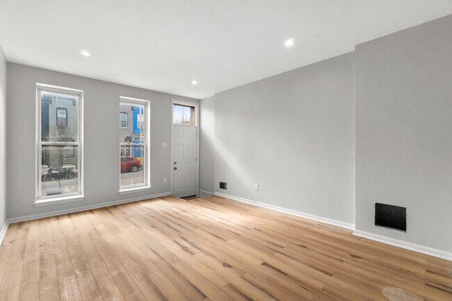 Building Photo - 2526 E Fayette St