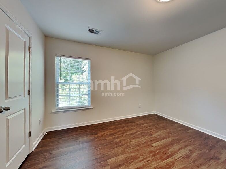 Building Photo - 236 Addlestone Cir