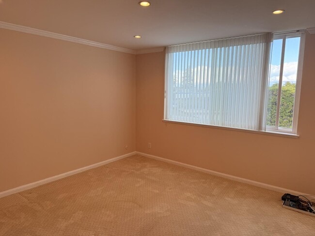 Building Photo - 200 Elm St