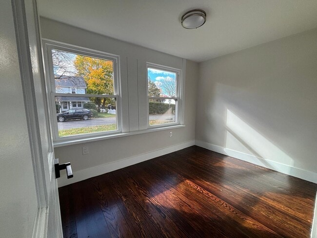 Building Photo - 2 Scofield Pl