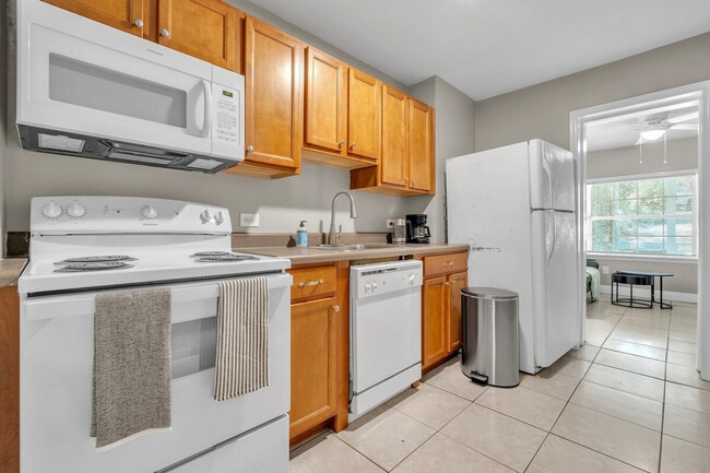 Building Photo - 905 Buena Vista Dr