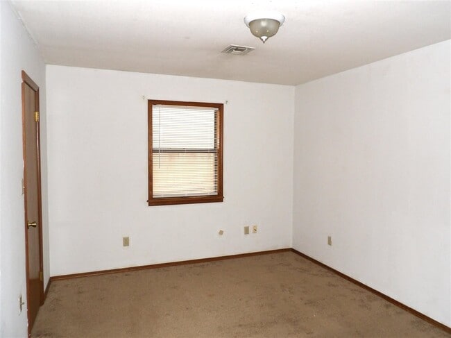 Building Photo - 1913 NE 35th St