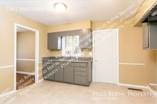 Building Photo - 1341 Hartford Dr