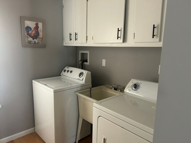 Building Photo - 2 Bedroom Fully Furnished Home in East Tawas