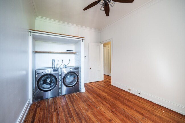 Building Photo - 206 S 43rd St