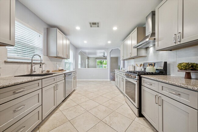 Building Photo - 3402 Fox Ct