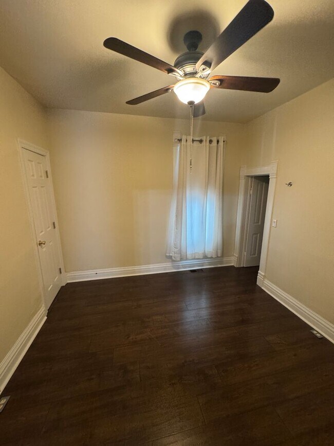 Building Photo - Charming Pet Friendly House 2 Bedroom/1.5 ...