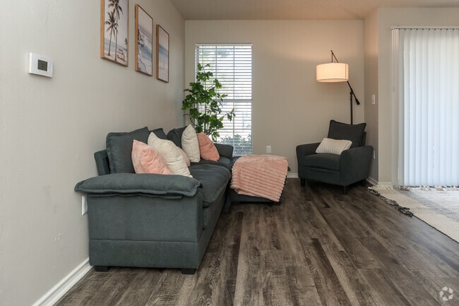 2BR, 2BA - 894SF - Living Room - GARDEN GATE PLANO