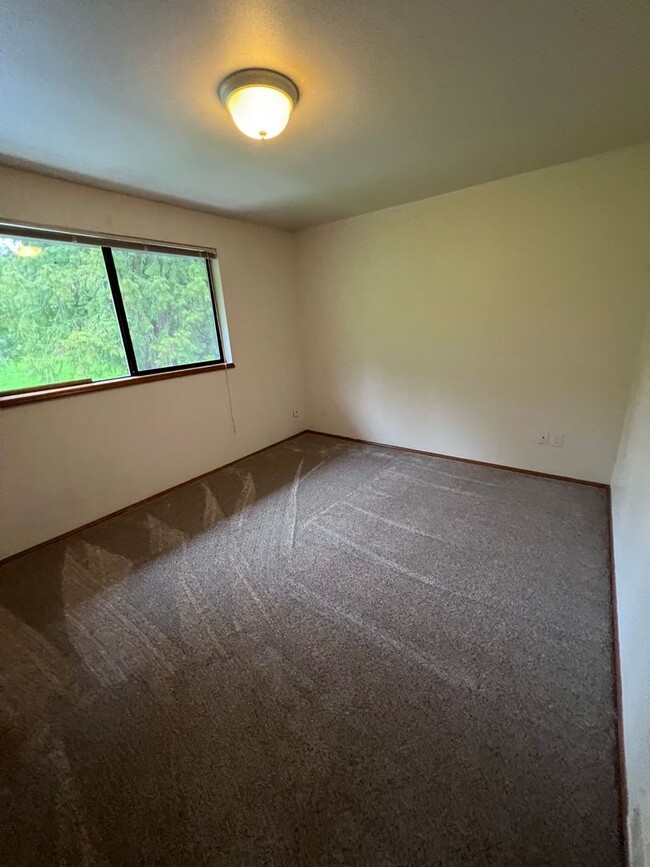 Building Photo - Clinton 2 bed 1.5 bath- 5 min from the Cli...