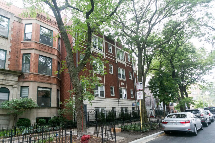 Primary Photo - 2825 N Burling St