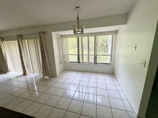 Building Photo - Huge 4/3 home in Lake Mary