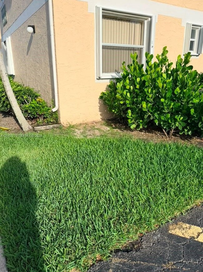 Building Photo - 12193 Royal Palm Blvd