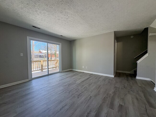 Building Photo - 1410 Ashbourne Dr