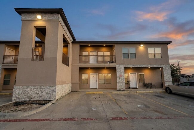 Building Photo - 5601 Cuenca Dr